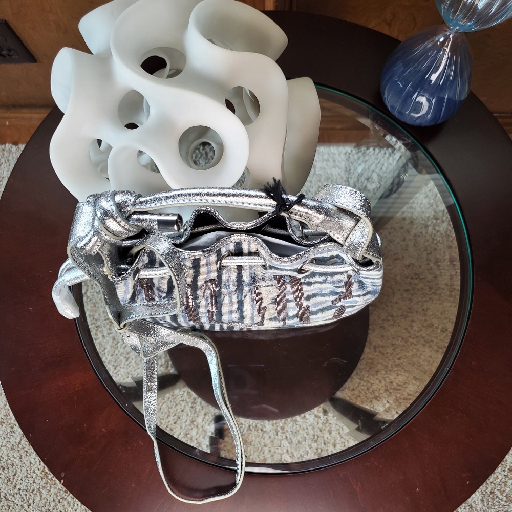 Behno
Ina Beaded Mini Bucket Bag - Picture 7 of 12